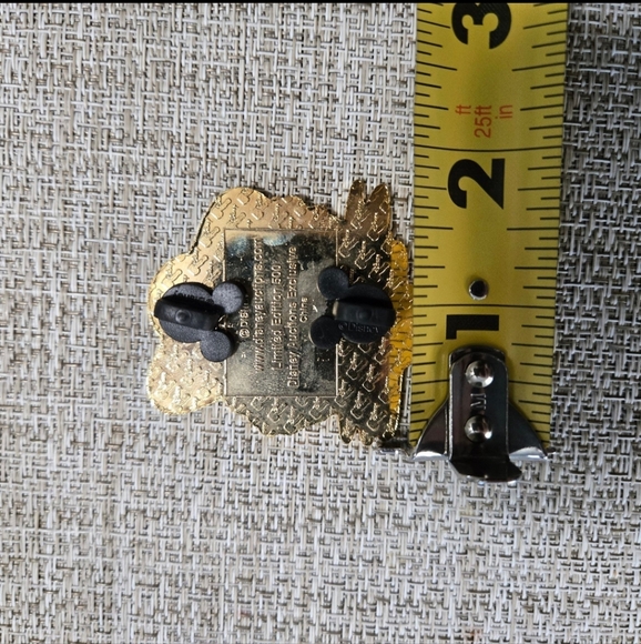 Disney Auctions Baby Dumbo Elephant in Bathtub Tub LE 500 Pin - Picture 11 of 12